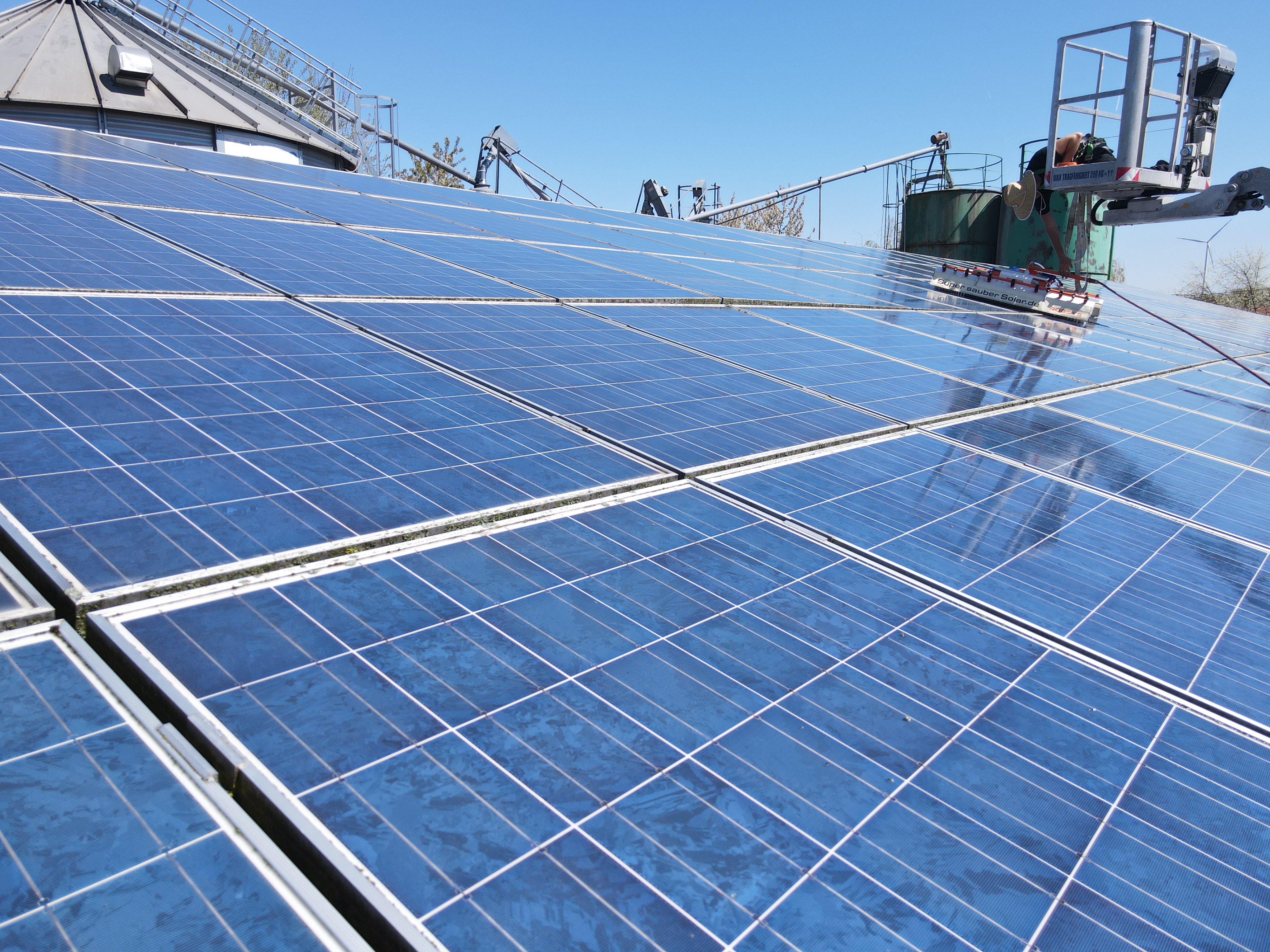 Saubere Solarmodule nach der Reinigung durch Super Sauber Solar