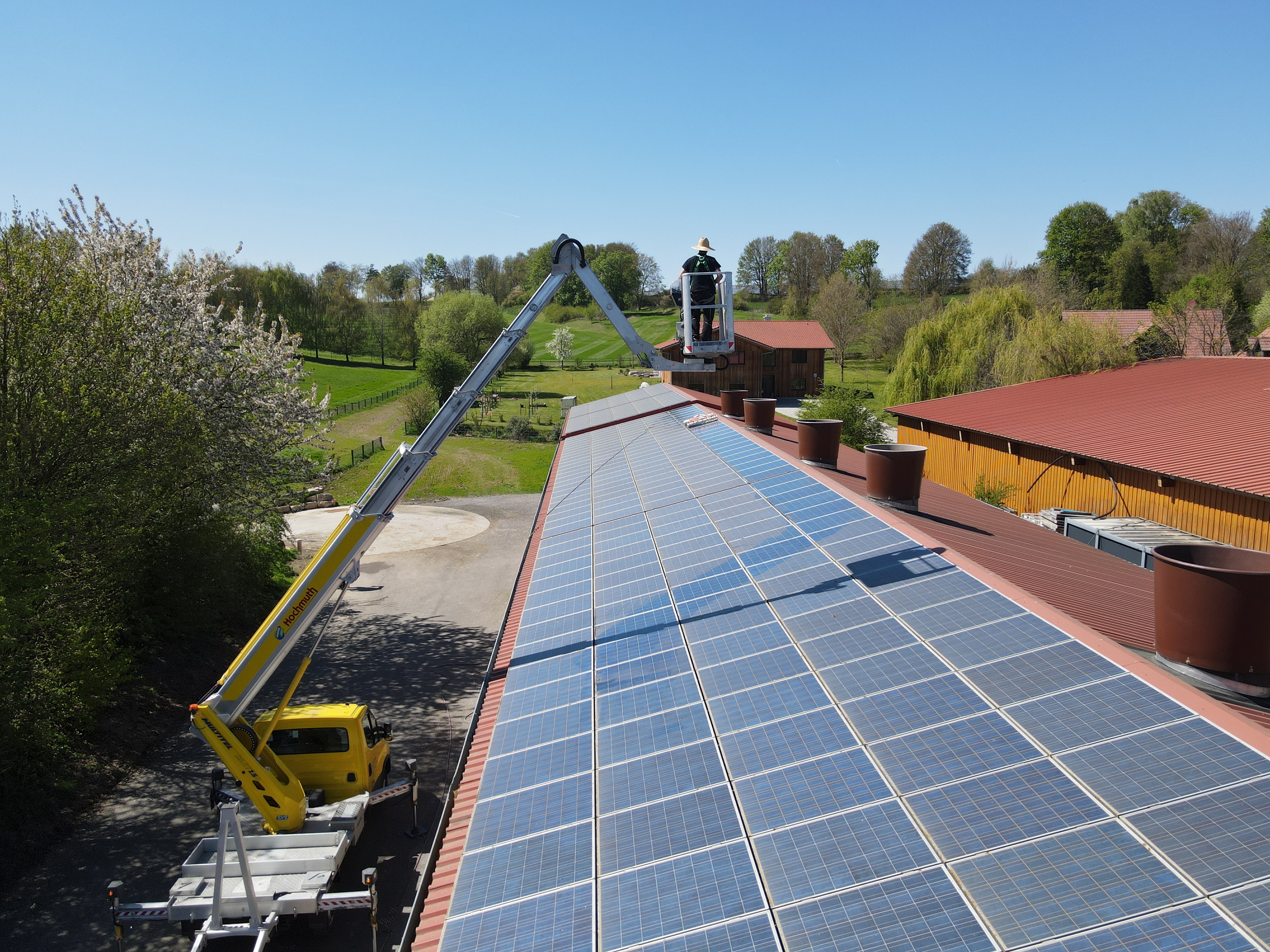 Verschmutzte Solarmodule vor der Reinigung