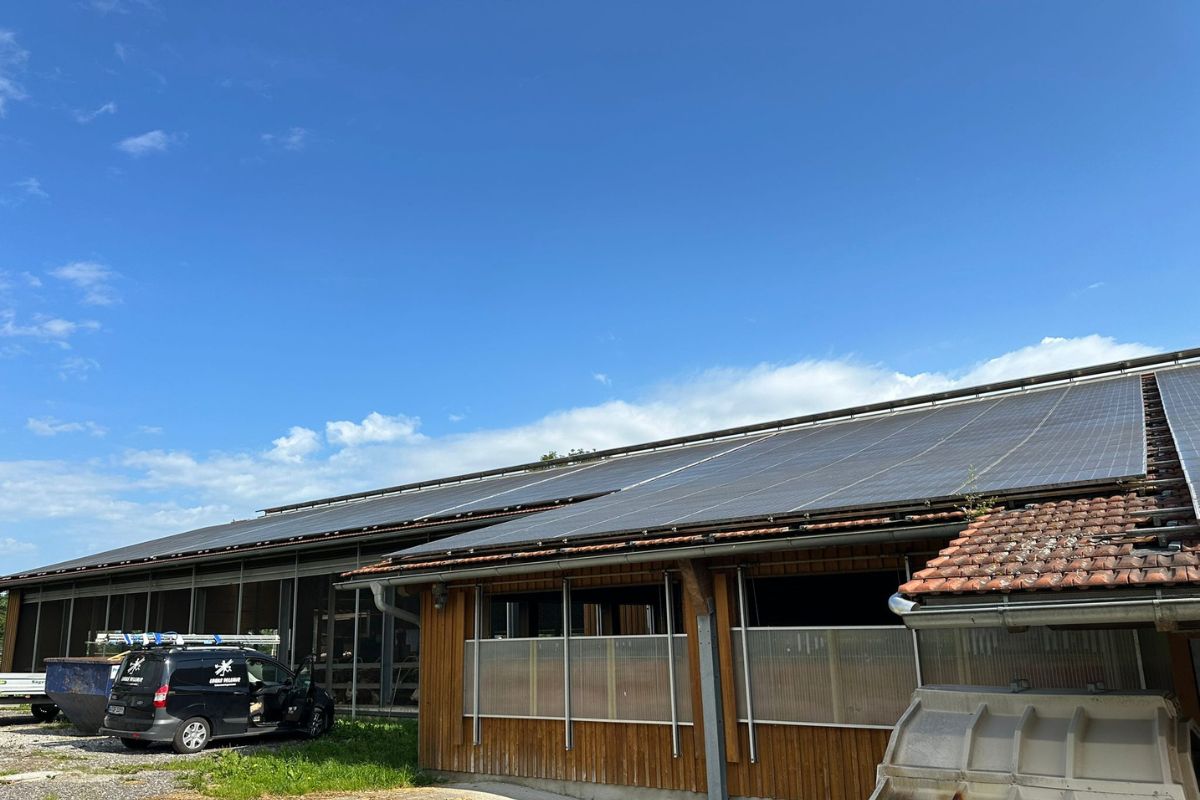 PV-Reinigung auf Stallgebäude – Landwirtschaft Bayern