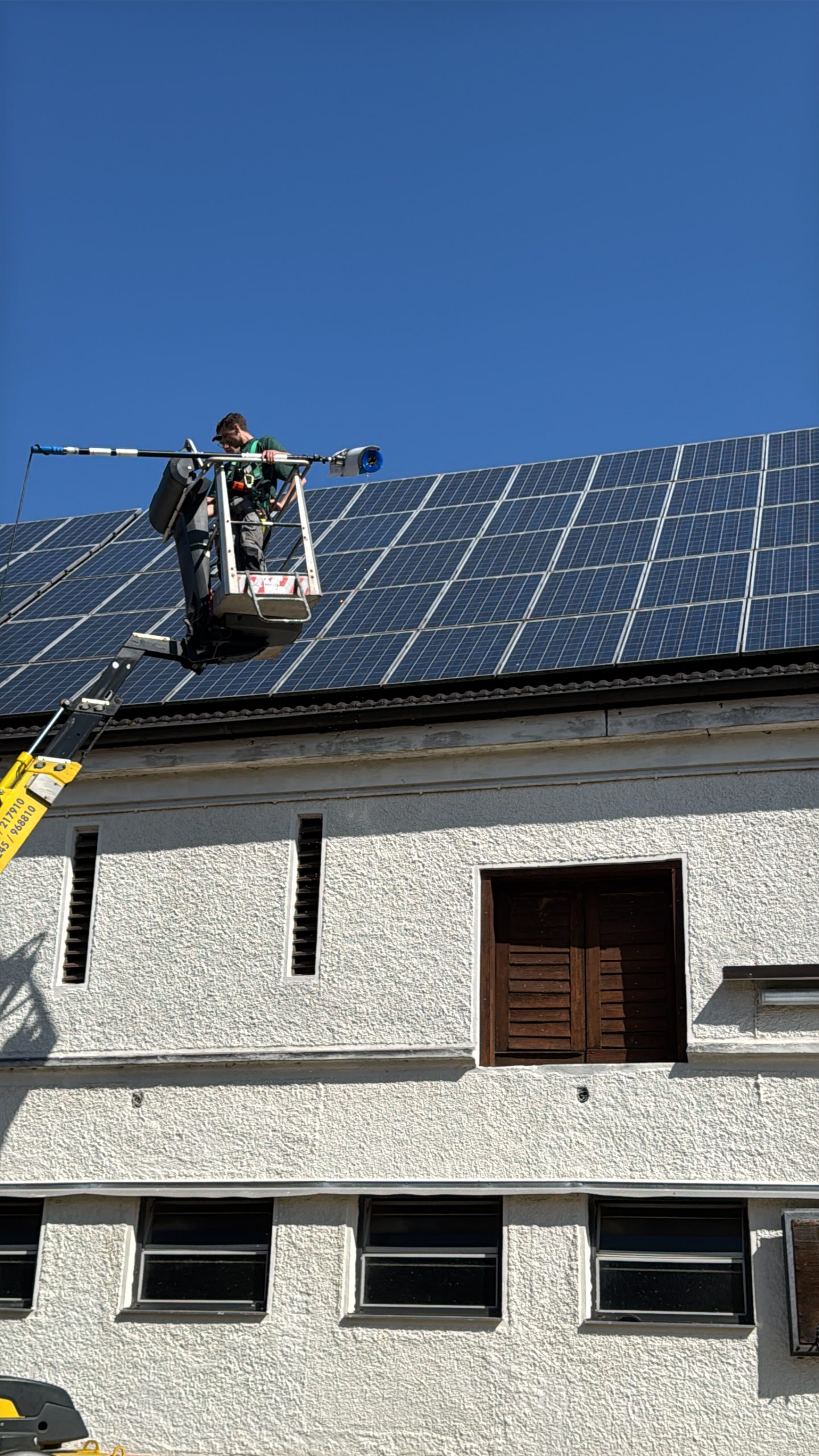 Teleskopbürste auf Modulfläche